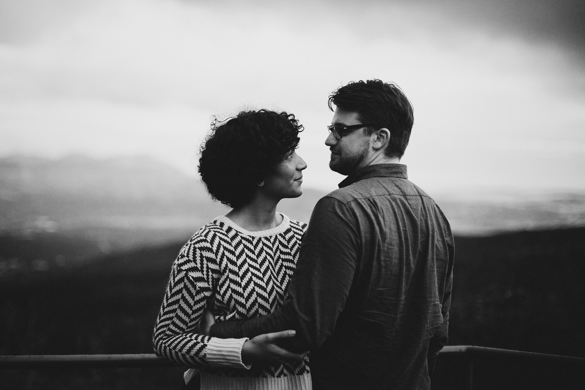 sandia-mountain-albuquerque-snow-fog-engagement-session-new-mexico-elizabeth-wells-photography