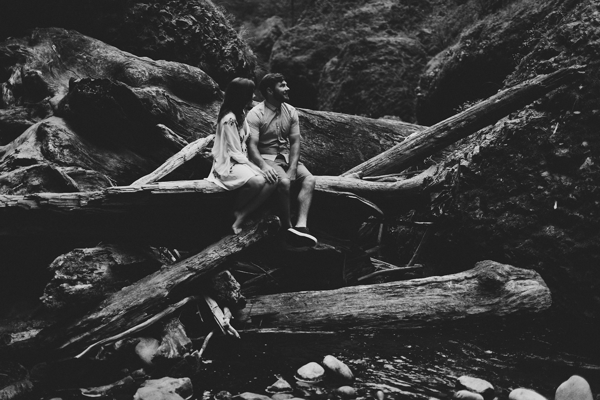 oregon-wahclella-falls-waterfall-engagement-elopement-session-elizabeth-wells-photography