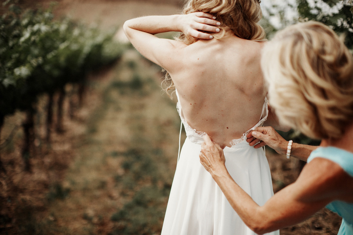 colorado-photographer-palisade-bohemian-vineyard-intimate-wedding-national-monument-rue-de-seine-stonewood-vintage-elizabeth-wells-photography