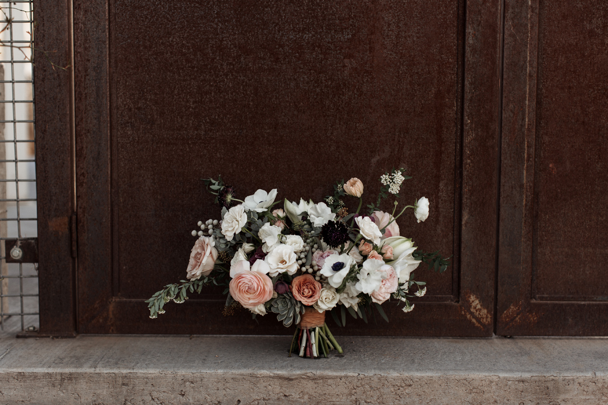 los-poblanos-wedding-albuquerque-new-mexico-elopement-elizabeth-wells-photography-photographer-winter-floral