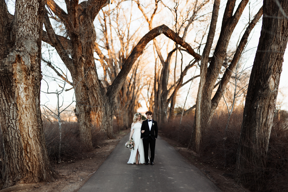 los-poblanos-wedding-albuquerque-new-mexico-elopement-elizabeth-wells-photography-photographer-winter-floral