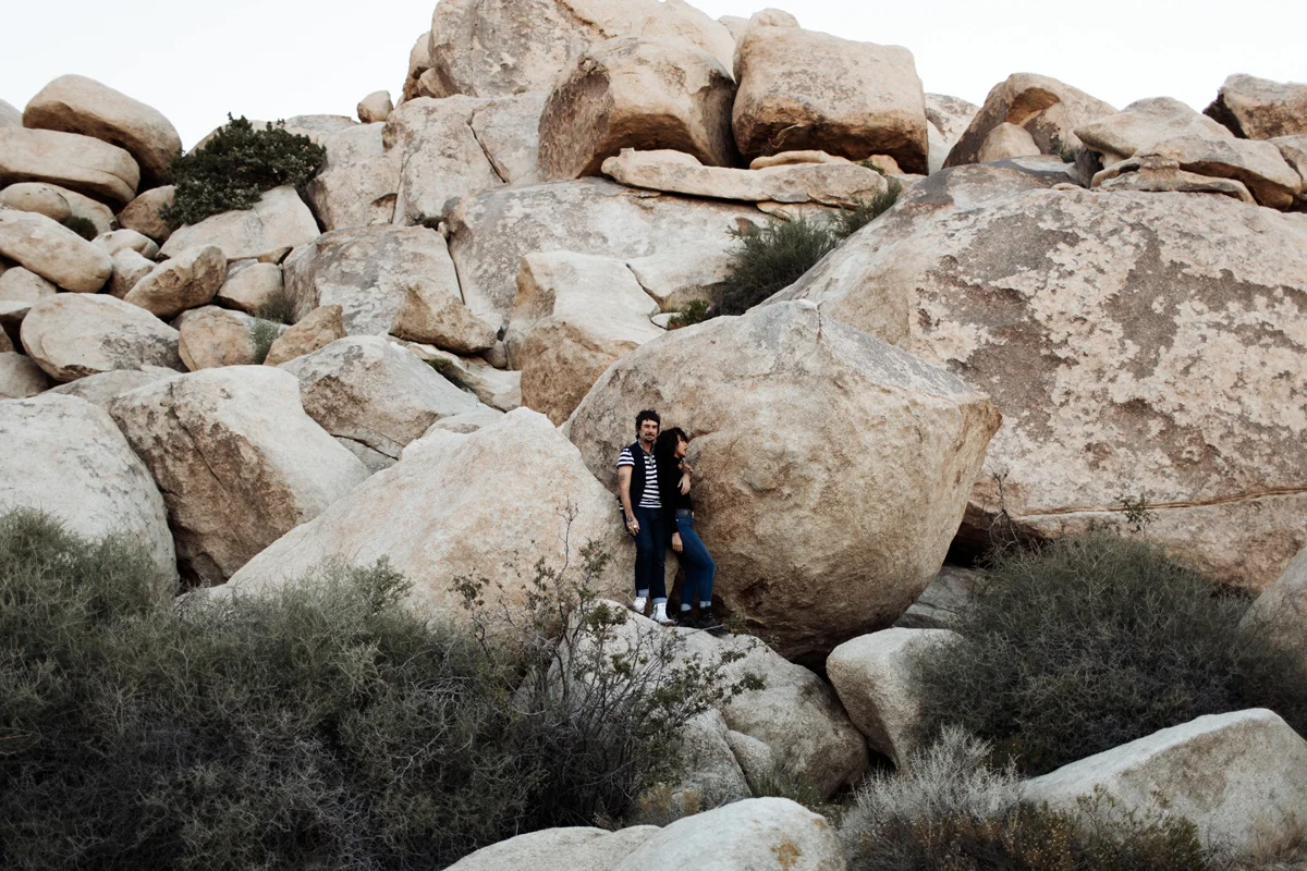 joshua-tree-california-engagement-wedding-elopement-session-desert-photographer-elizabeth-wells-photography