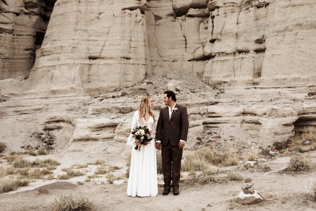 abiquiu-wedding-photographer-desert-elopement-new-mexico-elizabeth-wells-photography