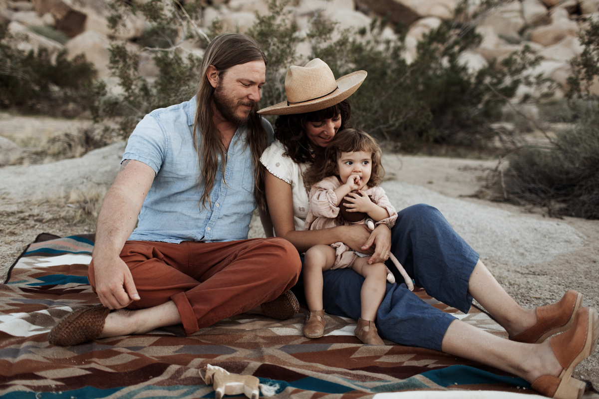 joshua-tree-california-family-session-photographer-elizabeth-wells-photography