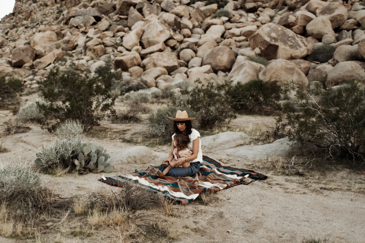 joshua-tree-california-family-session-photographer-elizabeth-wells-photography