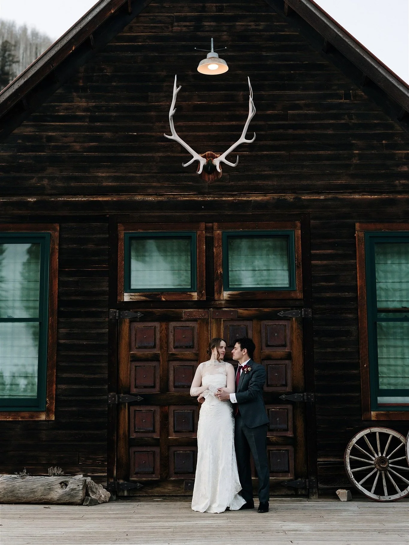 winter dreamscapes + quiet moments from A + R&rsquo;s wedding weekend at Dunton Hot Springs #duntonhotspringswedding #dunton #coloradoweddingphotographer