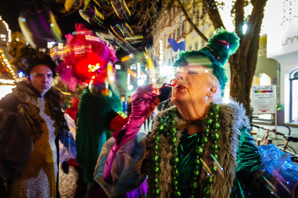  »Gnadenlos Schick« auf dem Weimarer Weihnachtsmarkt, Deutschland, 2013 /&nbsp;Foto: Henry Sowinski 