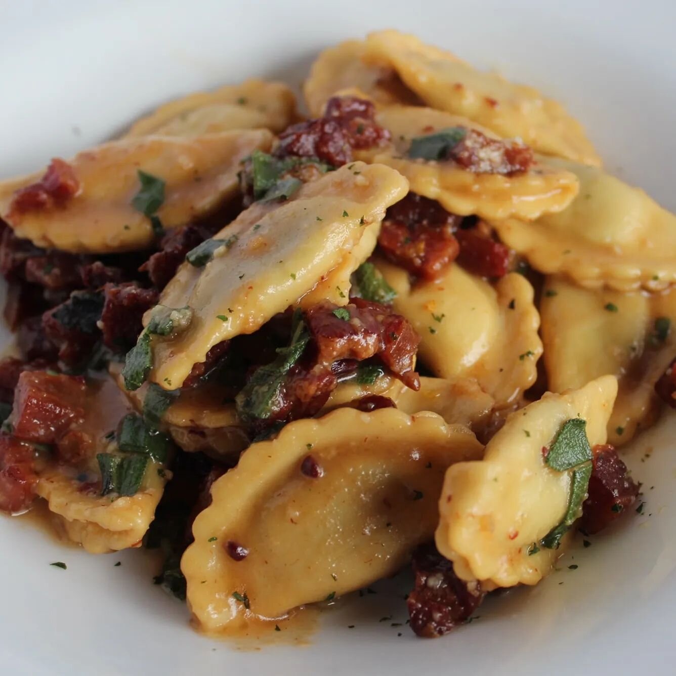 🍃🥟 It's National Ravioli Day! What a fun holiday for all devoted pasta lovers.  Here is our delectable Agnolotti con Salvia.  A half-moon shaped ravioli, veal filled in butter &amp; sage sauce with crisp pancetta.  Perfetto!  Buon Appetito!👌

☎️ (