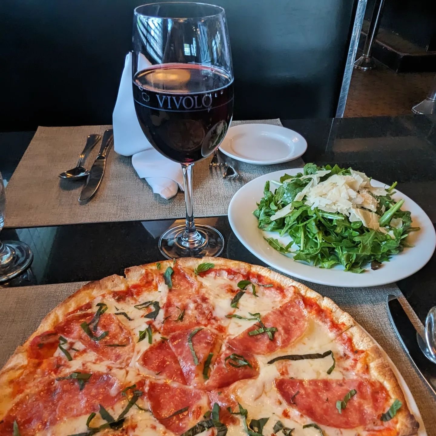 Midday munchies mastered! 🍕
Pizza with Genova salami, fresh basil, tomato &amp; mozzarella.

☎️ (914) 835-6199 for take-out &amp; reservations.
📍Harrison, NY

#trattoriavivolo #cucinaitaliana #vivolo #harrison #pizza #genovese #salami #westchestere