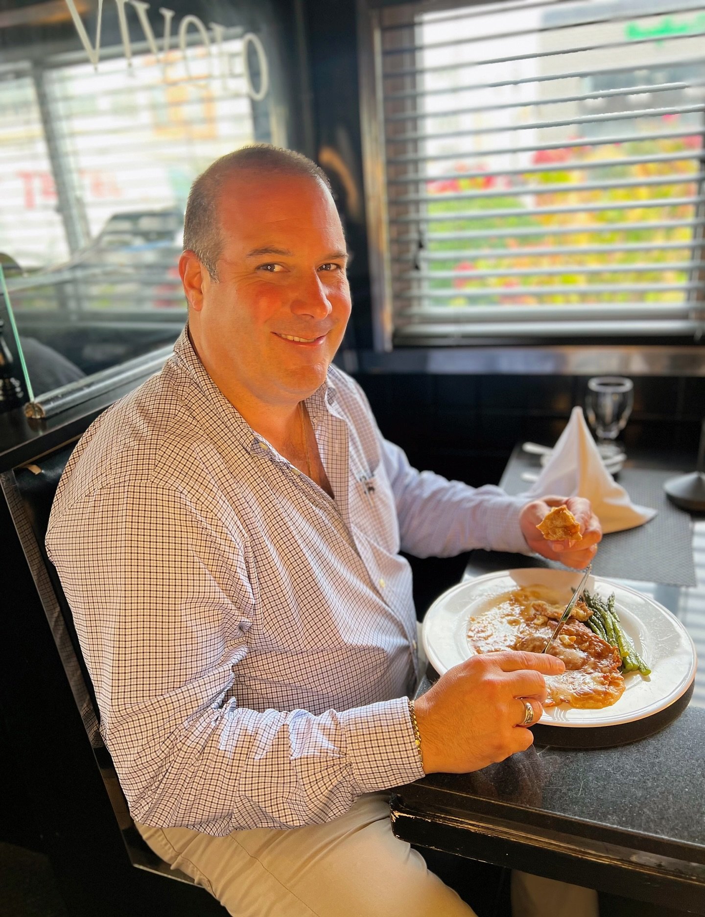 Dean&rsquo;s having veal&hellip; and trust us, it&rsquo;s divine 😋
What&rsquo;s your pick today?
At Trattoria Vivolo, we serve happiness 🤫 one plate at a time 🍷🍝 or more ❤️ 

#trattoria #italiansdoitbetter #harrisonNY #WESTCHESTER