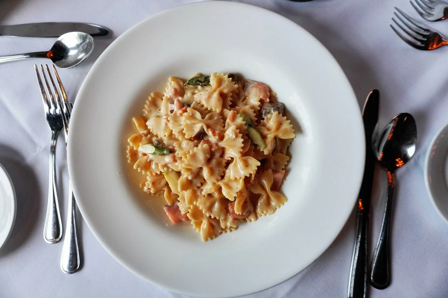 Today&rsquo;s special ✨
Farfalle with smoked salmon, fresh asparagus, and a silky porcini mushroom cream sauce.
Rich, comforting, and made to be enjoyed slowly 🤍

#trattoriavibes #italianfoodporn #westchesternyrestaurants