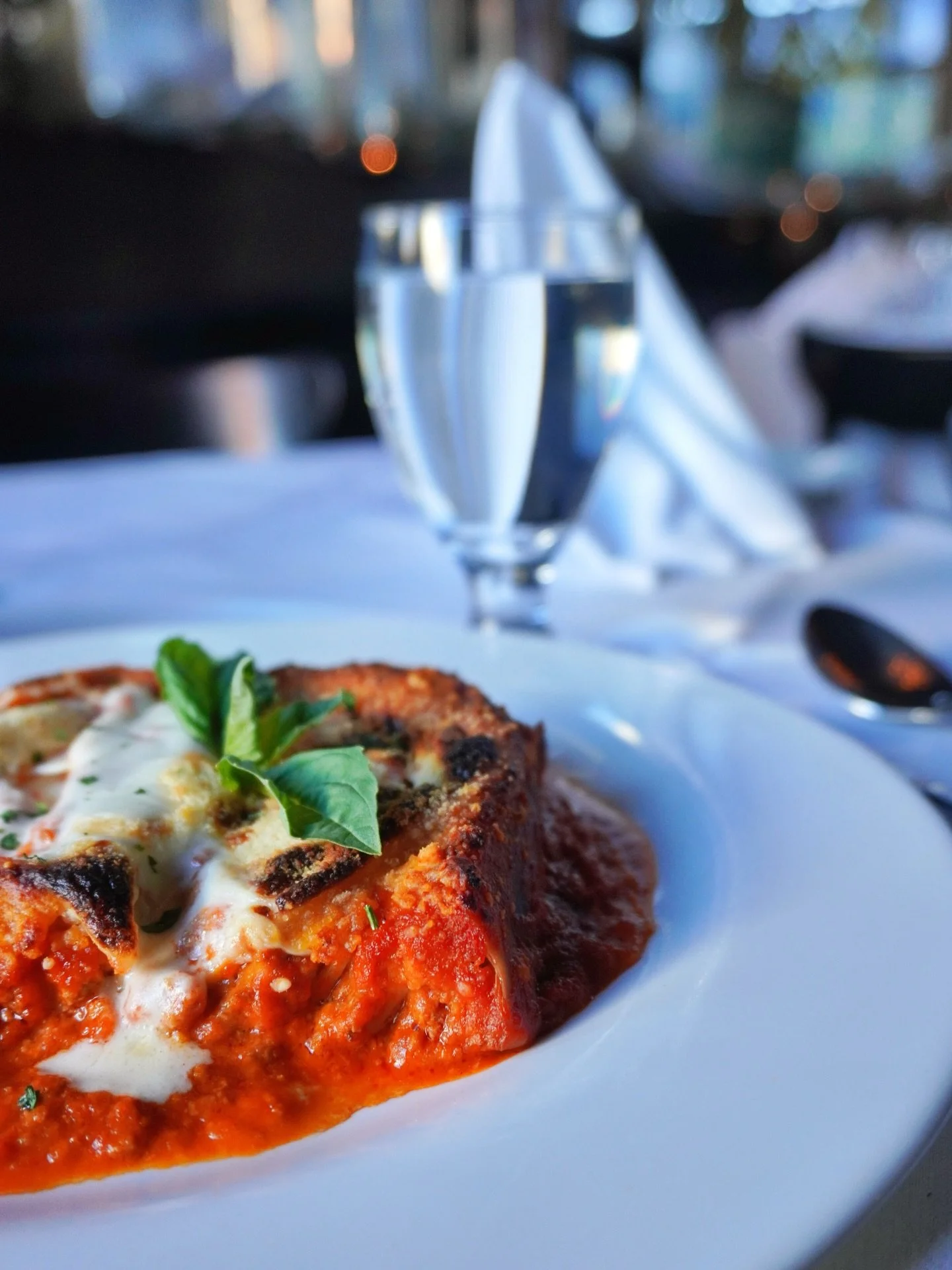 Fresh from the oven, this lasagne was all about perfect layers - rich, slow-baked, and melting into every bite.
Golden edges, deep flavors, and that unmistakable comfort of true Italian cooking. 

#trattoriavivolo #italinafood #lasagna #lasagalover