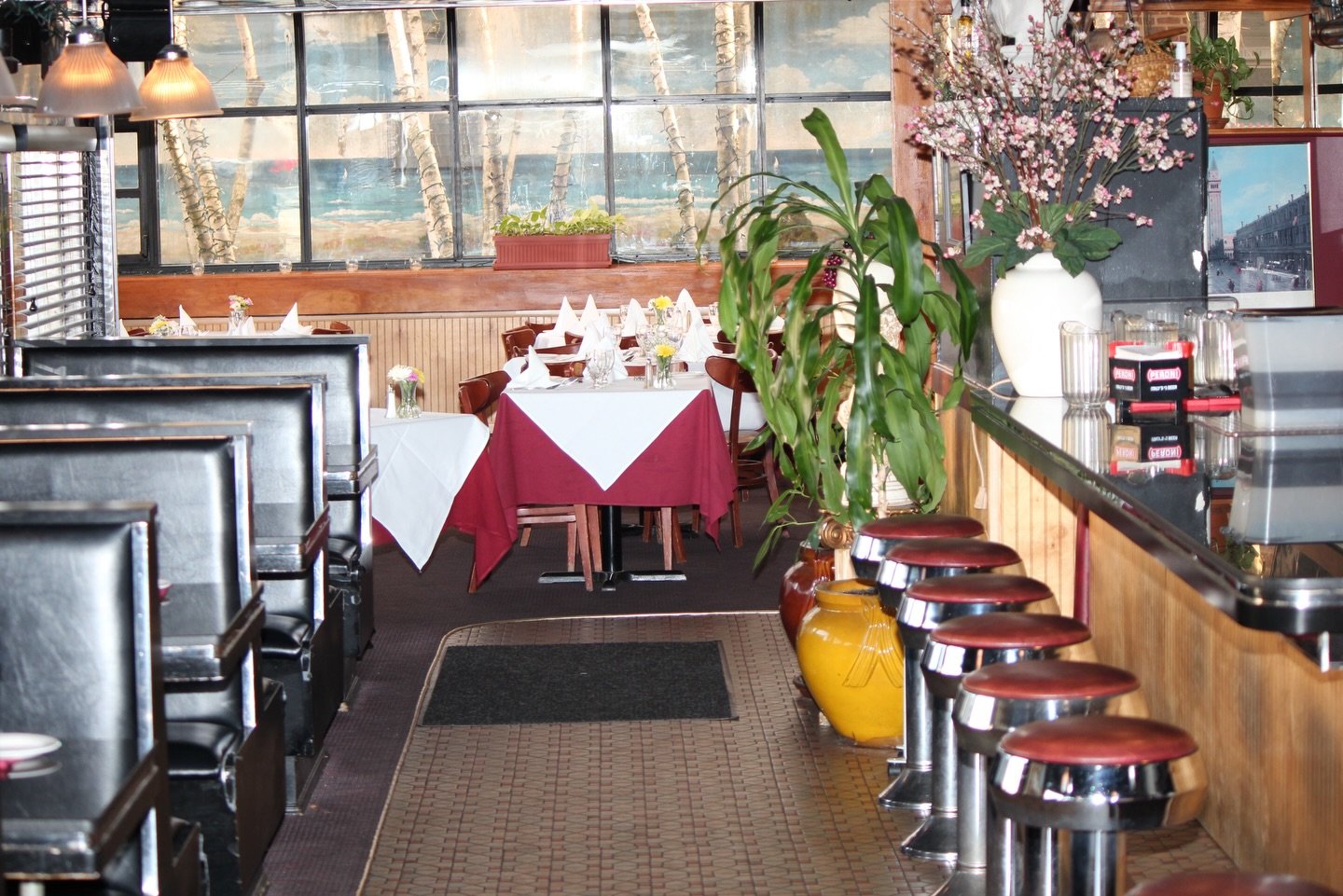 We&rsquo;ve got a little surprise for you today&hellip; 

Can you recognize this place?
Do you happen to have any photos of Trattoria Vivolo from back in 2001? We&rsquo;d love to see those memories 🤍

25 years later&hellip; and it&rsquo;s been nothi
