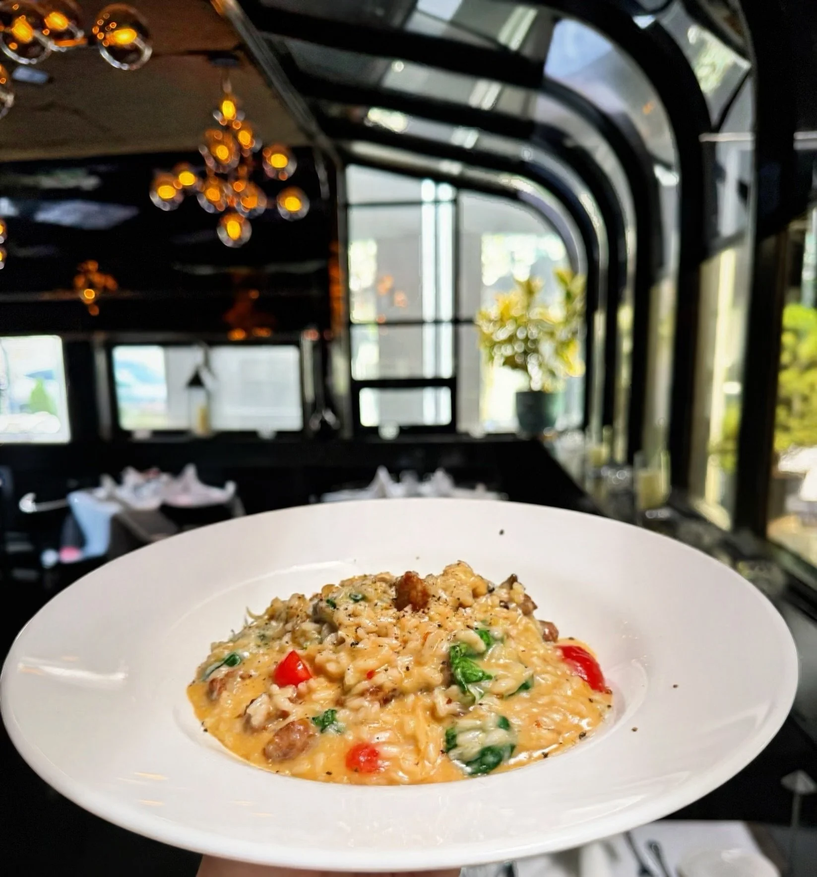 Creamy. Savory. Just the right amount of spice. 🍅🍄✨
Our Risotto is comfort food with an Italian twist - made with spicy sausage, oyster mushrooms, fresh spinach, sweet grape tomatoes, and finished with rich quattro formaggio cheese.
Every bite is p
