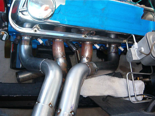Fenderwell headers in Fairlane engine bay