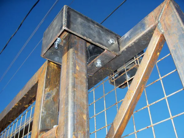 Gate adjustment detail