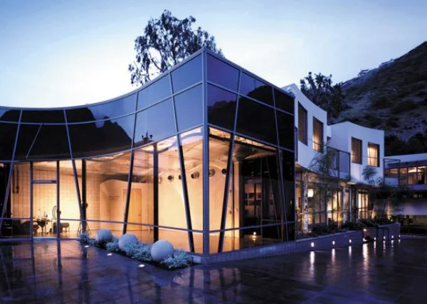 7 DEGREES IN LAGUNA BEACH, CA FEATURES RETURN TO DAK TO