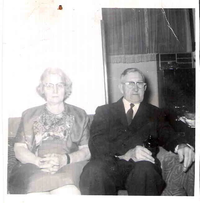 Here is the lovely couple. Please feel free to use this as your reference image. 