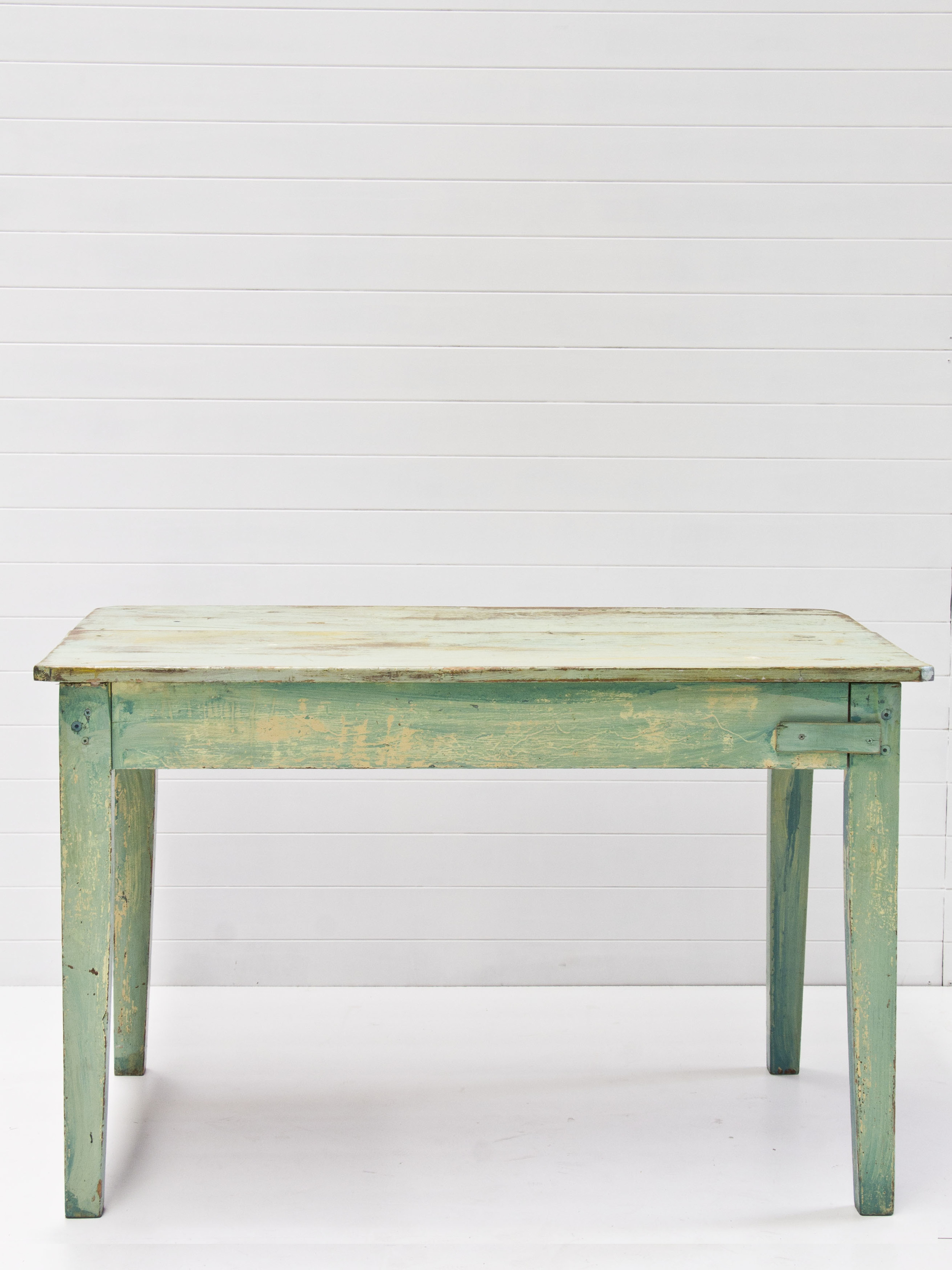 Cordel vintage table.jpg