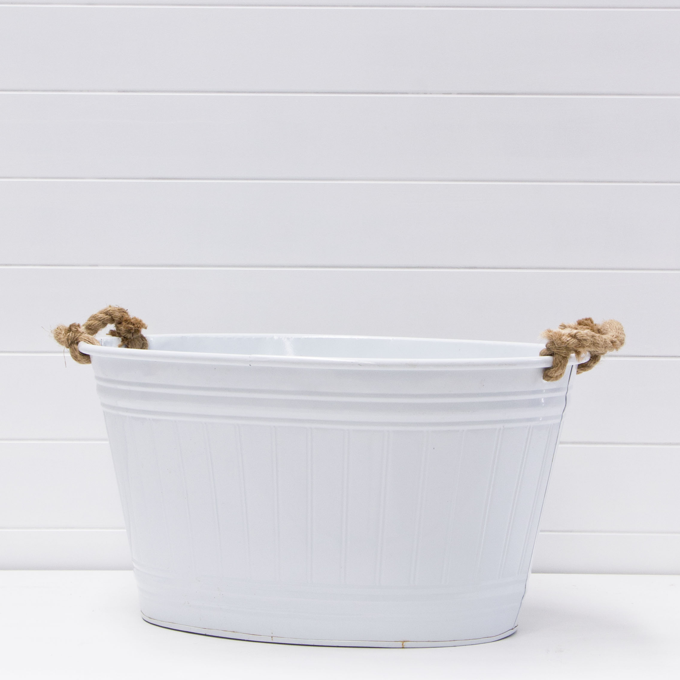 White champagne tub with rope handles.jpg