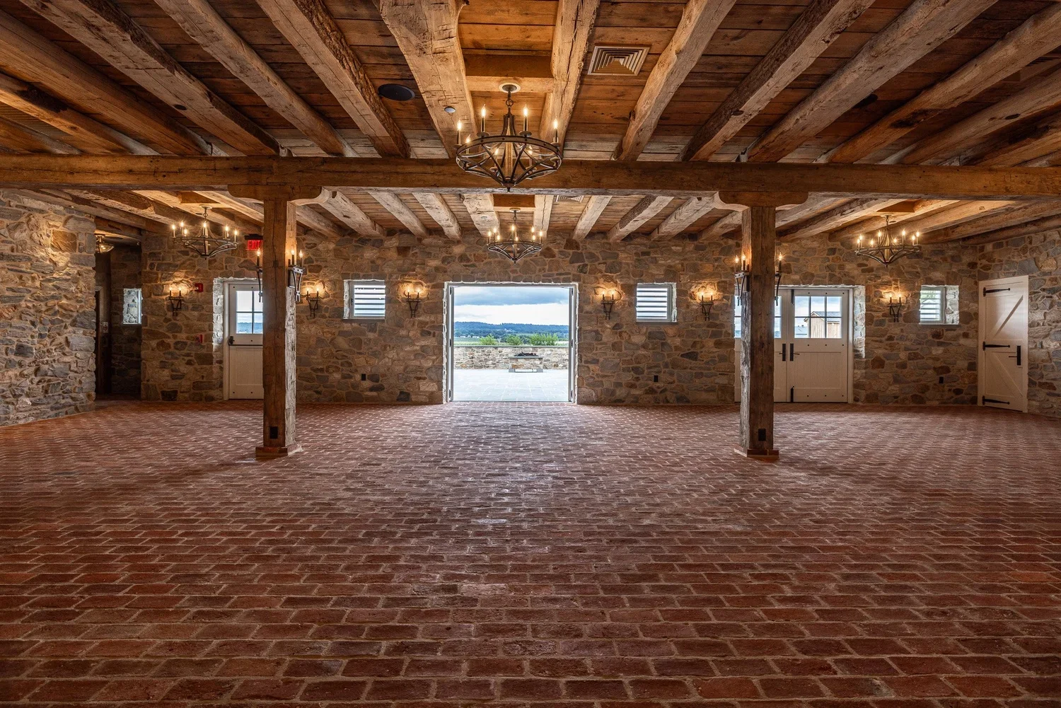 insideBarn2.webp