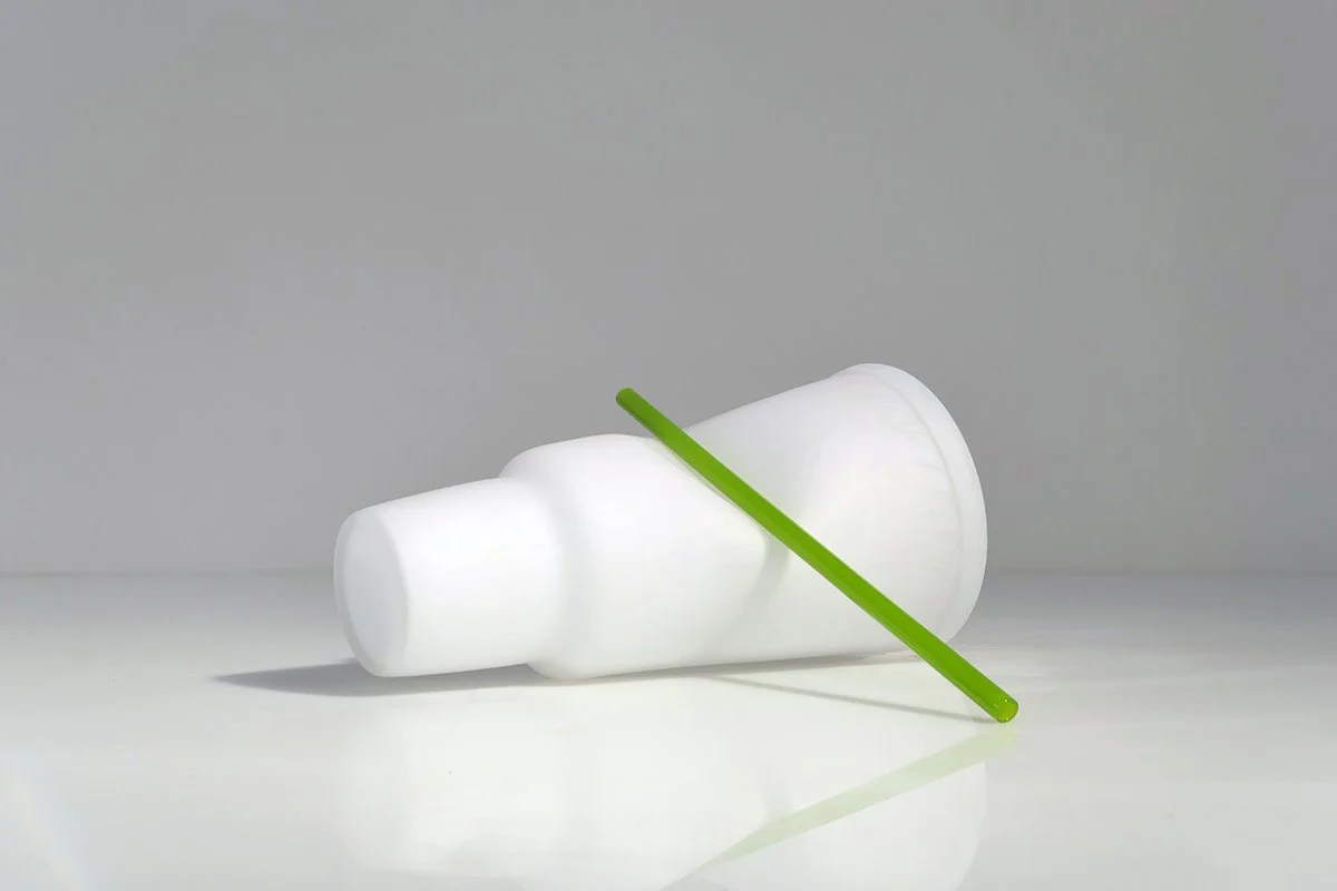Green straw in horizontal crease of cup_01.jpg