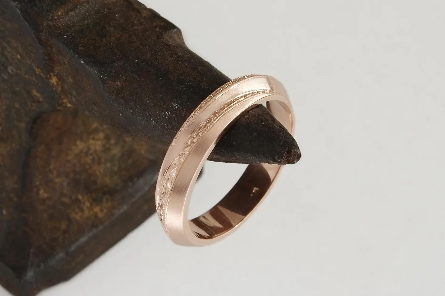 MOBIUS RING
