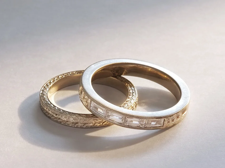 HAND ENGRAVED BAND AND STELLA NOVA