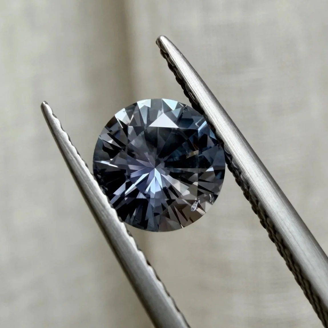 1.26ct Round brilliant cut sapphire