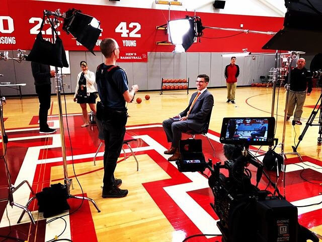 A job for @espn, one year ago today with @jdp.video. @uofhbasketball (University of Houston)
#espn #ncaabasketball #houstonfilmcrew #sonyfs7 #quasarscience #litepanels