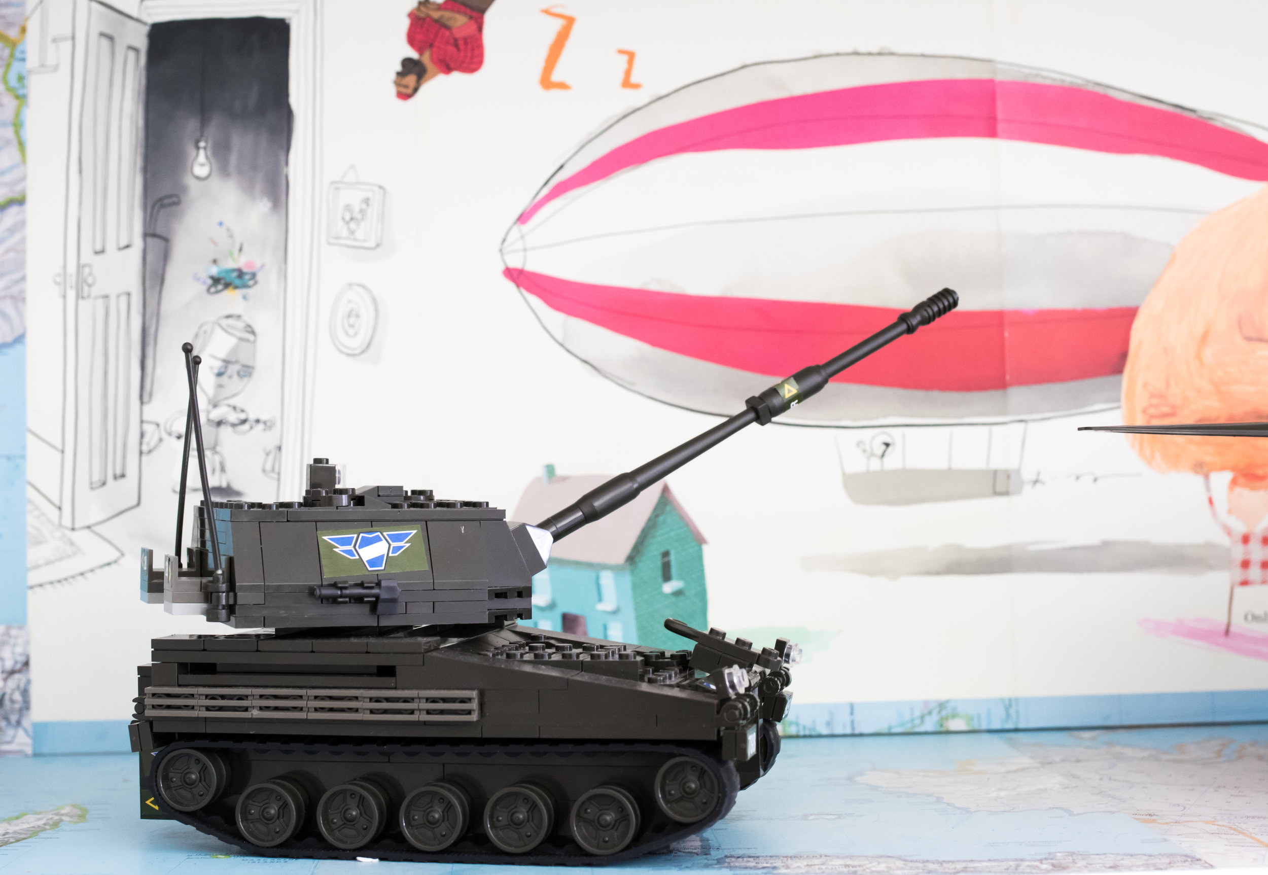 This little tank is by Oxford - a lego like company from Korea. 