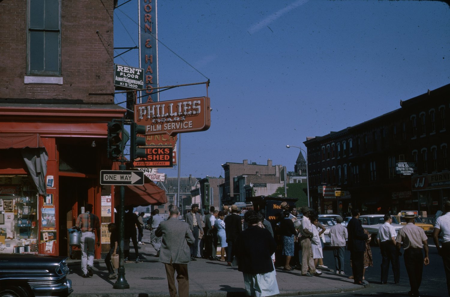 DENISE SCOTT BROWN PHOTOGRAPHS — R / D