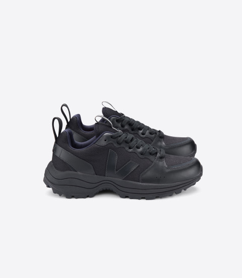 VEJA_VENTURI_B-MESH_VT011926_ALL-BLACK_LATERAL.jpeg