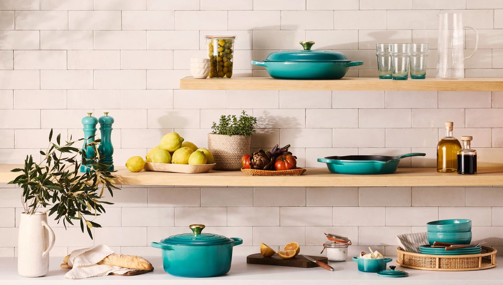 LeCreuset_BleuRiviera_Campaign_Produktmix.jpg