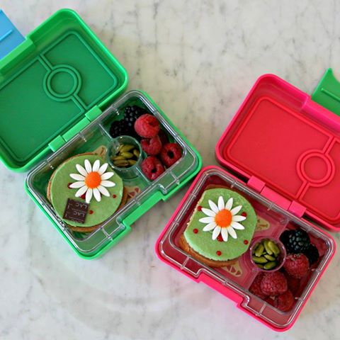 Yumbox Mini Snack Flower Cakes