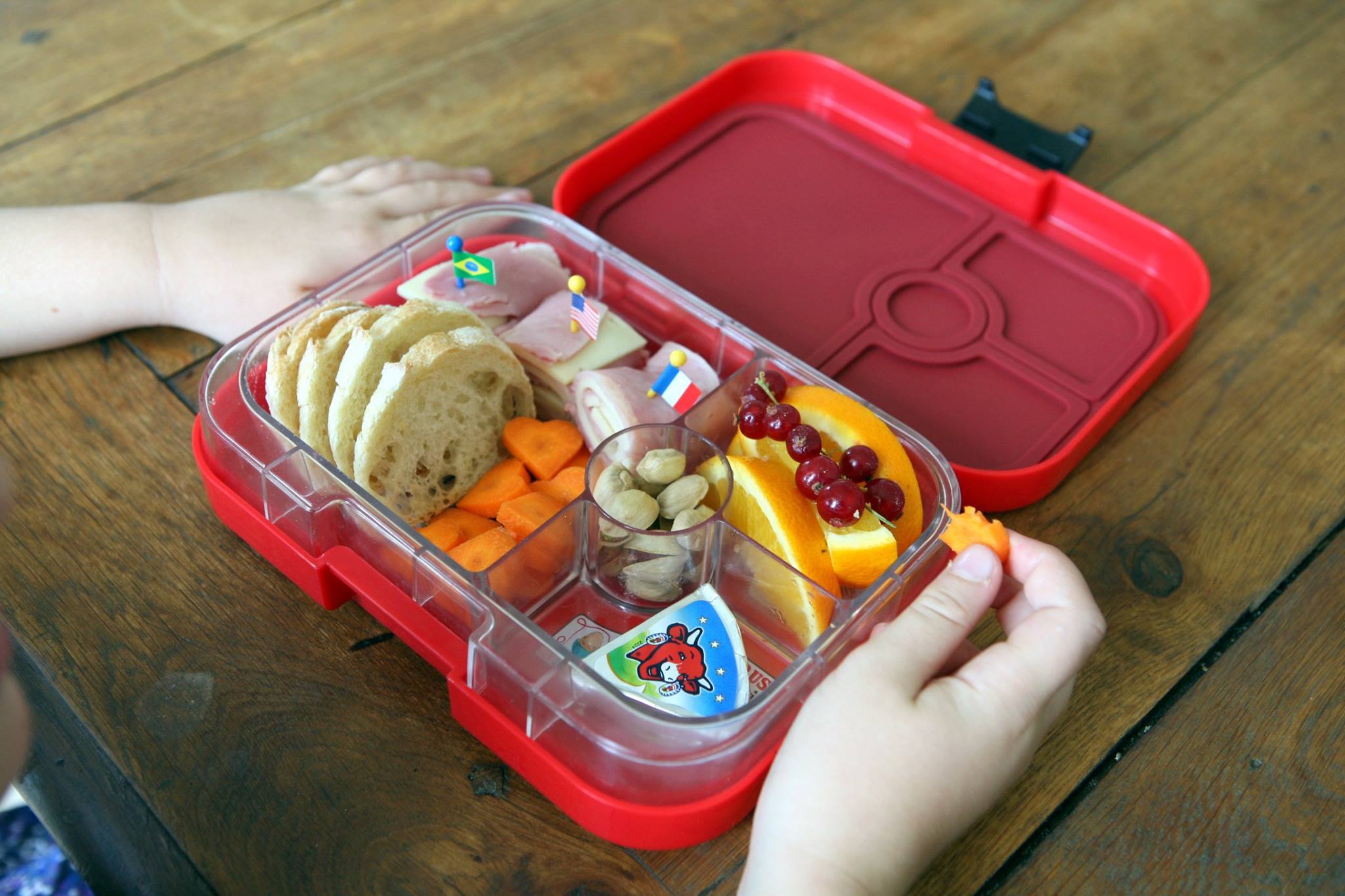 Yumbox Classic in Rocket Red