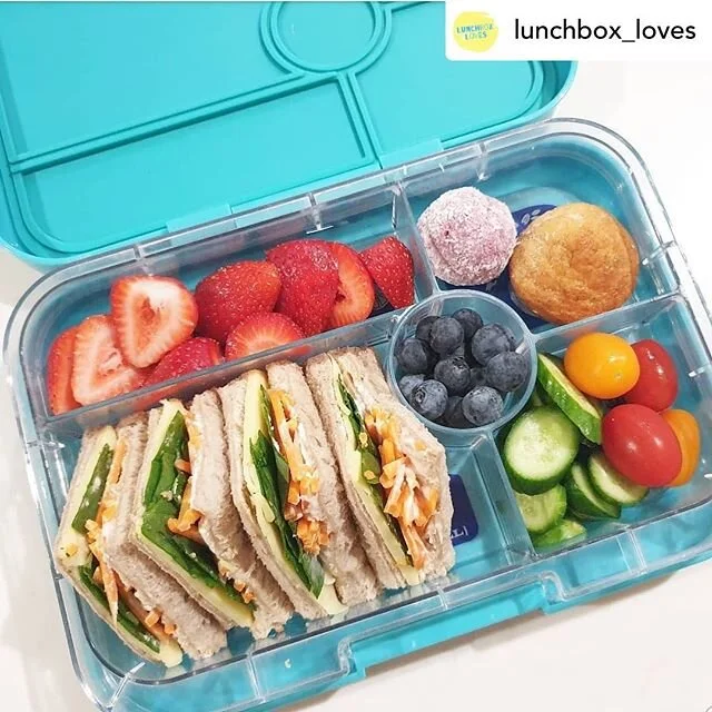 With guidelines stating we should be taking packed lunches as we return to work - let’s get the inspiration flowing now........ photo credit @lunchbox_loves MONDAY'S LUNCH 🍓🥪🥒
.

Today we have ➡️ Carrot, cheese & baby spinich sandwich, Strawberries, Blueberries, Cucumber, tomatoes, Mini muffin and Raspberry bliss ball.
.

Yumbox Tapas ➡️ @lunchbox_mini
.

#love #kidshealth #bentobox #nutritionforkids #bento #nutrition #mumlife #lunchinspo #kidslunchbox #momlife #bentoboxlunch #healthyfoodchoices #motherhood #healthyfoodforkids #lunch #instafood #food #nutfree #schoollunch #healthyeating #blogger #nourishinglittlebodies #packedlunch #healthykids #lunchbox #foodblogger #mummyblogger #parenthood #yumboxtapas #yumbox