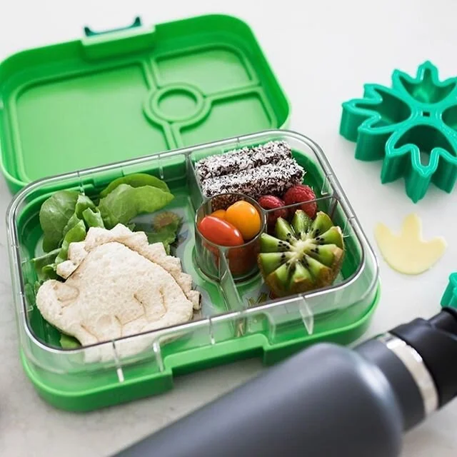 Everyone loves a dinosaur! #yumbox #lunchpunch