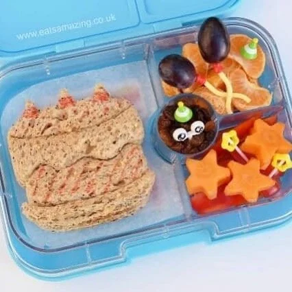 Just love this birthday #yumbox from @eatsamazing #lunchpunch sandwich cutters make gorgeous sandwiches like this quick and easy