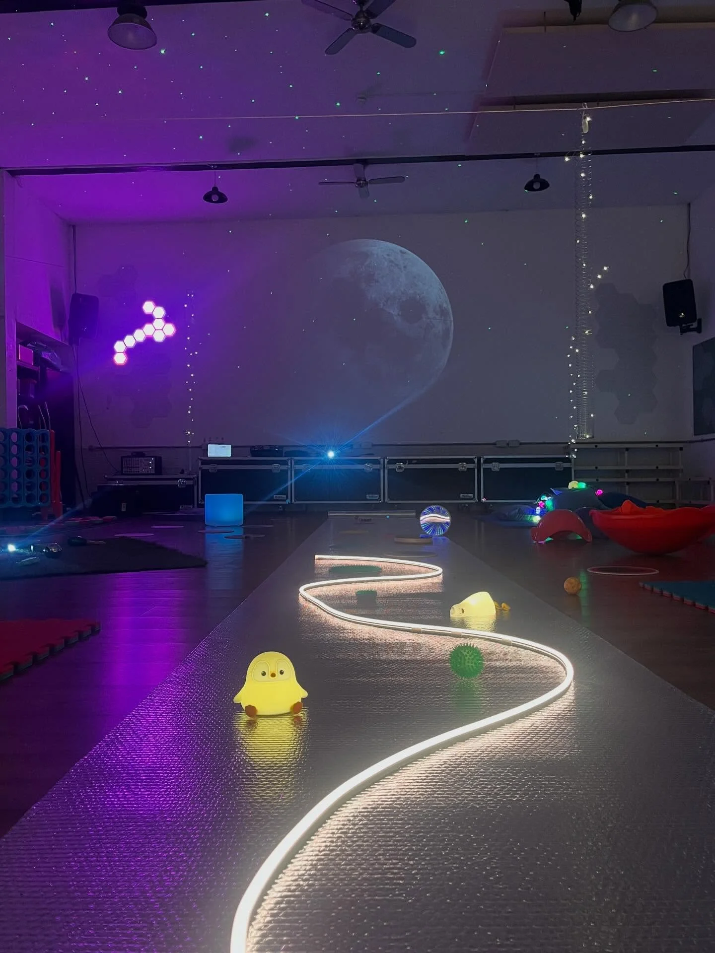 🛸 Our first ever Space Babies was a blast this morning at The Awesome Studio in Frome.  Feedback was sooooo nice! &hearts;️ Join us every Thursday morning for out of this world sensory play. 
🎟️ theawesomestudio.co.uk