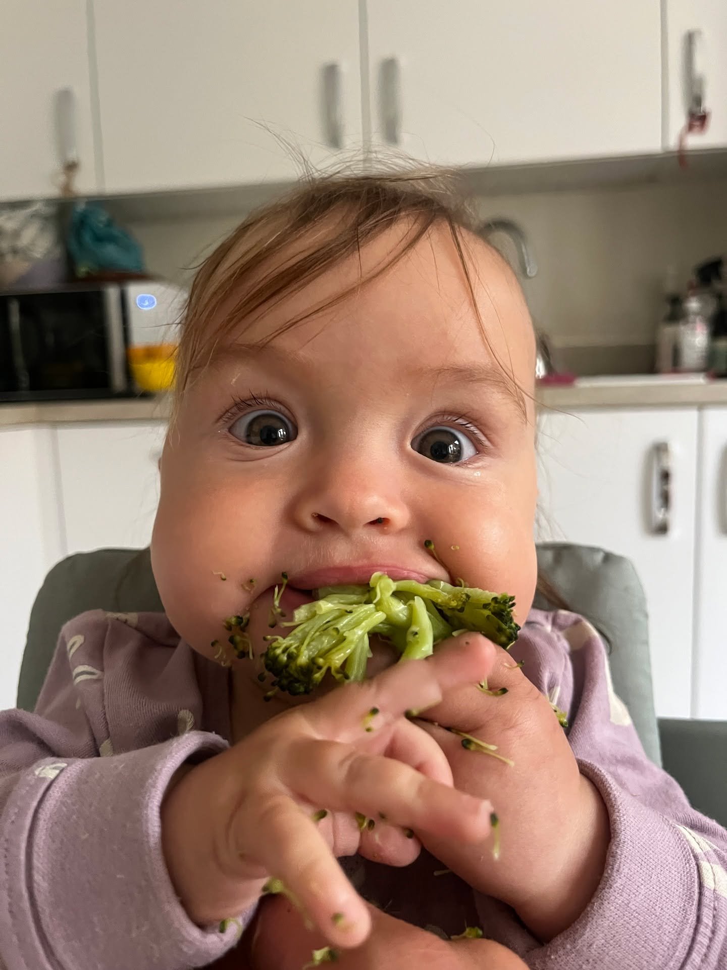 Feeding my baby broccoli for the first time was one of the most entertaining, astounding, cutest, messiest and best things I've ever done... 
Wow... 🥦 ❤️