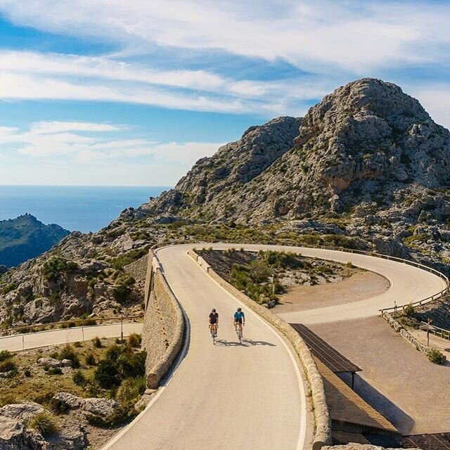 New work for a premium cycle apparel brand based in Mallorca @rideparietti 
#mallorcaphotographer #brand #marketing #fashion #cycle #apparelindustry