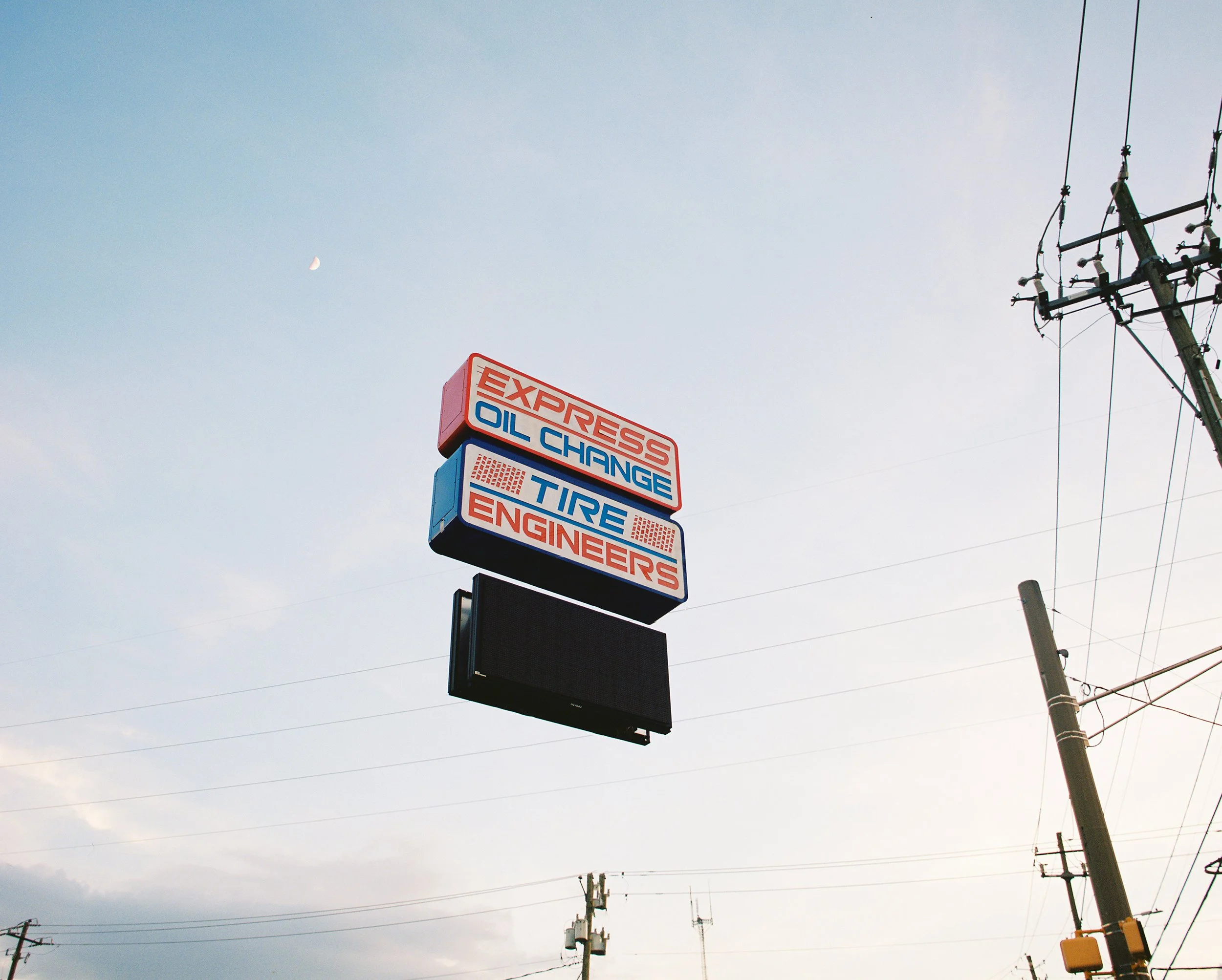 2022_EWANG_ATLSignage_ExpresspOilChange.jpg