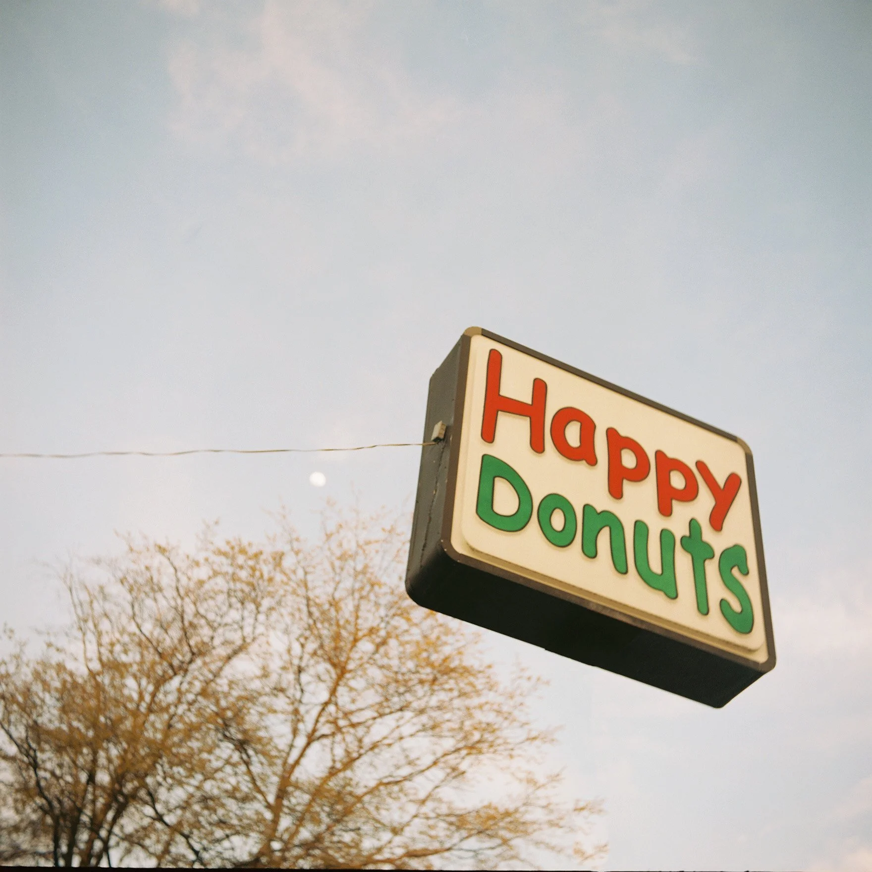 2022_EWANG_ATLSignage_HappyDonuts.jpg