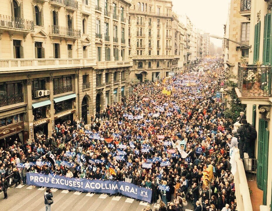 Barcellona, 18 febbraio 2017, oltre 150mila partecipano alla manifestazione per l'accoglienza e contro i respingimenti, Nessuno è illegale