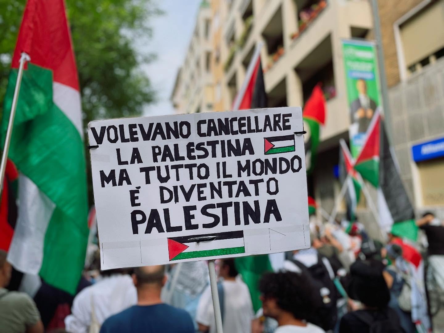 Sono 20 mesi che a #Milano si scende in piazza ogni sabato per la  #Palestina. Ormai i governi europei con il mantra &ldquo;Israele ha il diritto di difendersi&rdquo; giustificano di tutto e di pi&ugrave;, dal genocidio di Gaza alle guerre contro alt