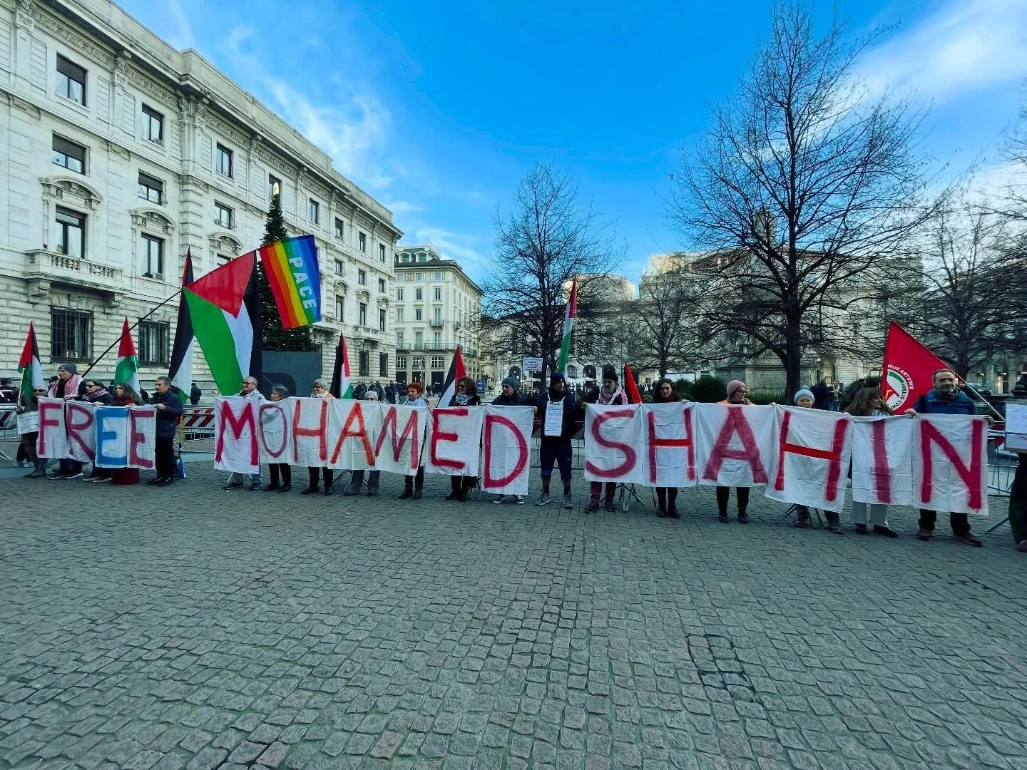 ALLA PRIMA DELLA SCALA, LIBERT&Agrave; PER SHAHIN
Mohammad Shahin, imam torinese regolarmente residente in Italia, &egrave; stato fermato e rinchiuso nel CPR di Caltanissetta con l&rsquo;obiettivo di espellerlo verso l&rsquo;Egitto, dove peraltro sar