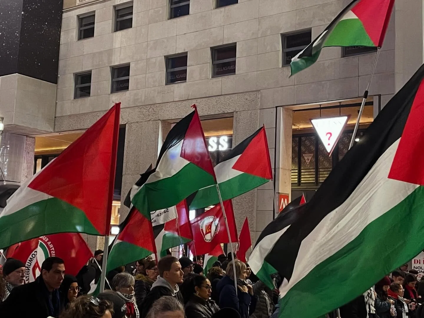 Gaza e tutta la Palestina non fanno pi&ugrave; notizia. &Egrave; questo il principale risultato dei cosiddetti &ldquo;accordi di pace&rdquo;, che in realt&agrave; non sono nemmeno un vero cessate il fuoco.  Israele continua a bombardare e bloccare l&