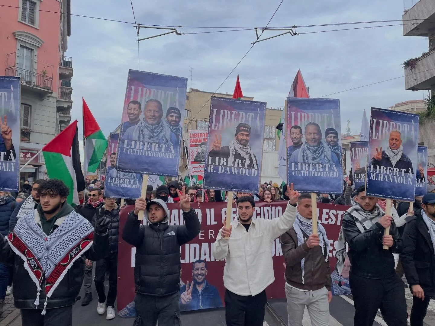 2mila persone hanno oggi manifestato a Milano per chiedere la liberazione dei palestinesi arrestati dopo natale con accuse pesantissime e basate interamente su segnalazioni israeliane. Forse &egrave; giunto il momento che anche chi fino ad oggi ha pr