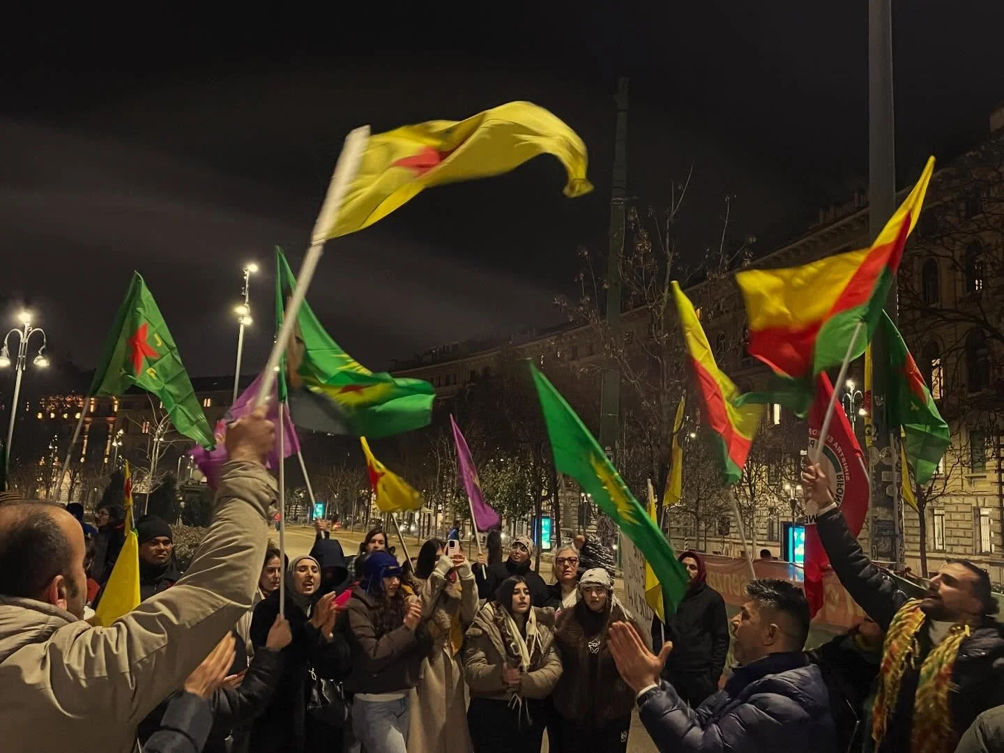 DEFEND ROJAVA
Oggi primo presidio a Milano in solidariet&agrave; con la resistenza del Rojava
 #DefendRojava #BijiRojava